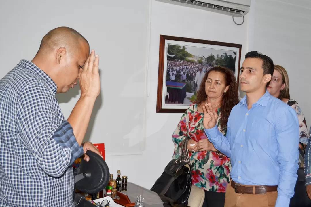 Javier Fernando Gaona Sánchez, asumió como nuevo secretario de Gobierno Municipal, ante el alcalde Luis Emilio Tovar.