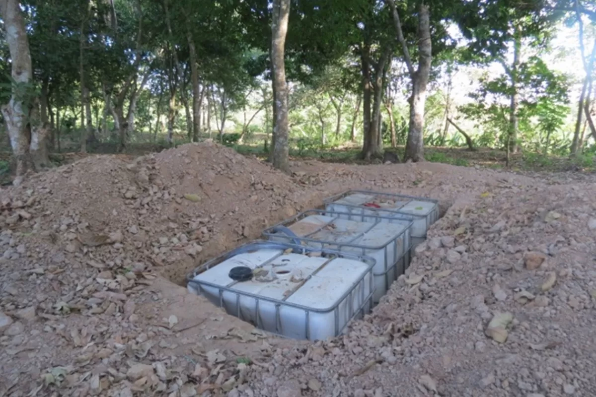 Deposito ilegal de combustible encontrado por la Policía Nacional en el municipio de Arauca.
