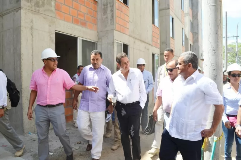 Vicepresidente Germán Vargas Lleras junto autoridades de Arauca, en la revisión de las 634 viviendas gratuitas construidas en la capital del departamento.