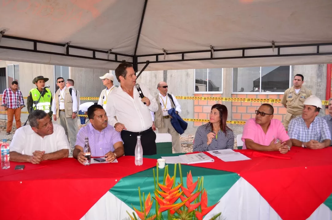 El vicepresidente Germán Vargas Lleras destacó el aporte hecho por el gobernador Facundo Castillo y el alcalde de Arauca para hacer realidad el sueño de casa propia a 634 familias araucanas.