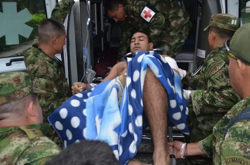 El guerrillero herido fue trasladado a un centro hospitalario donde recibe atención médica antes de ir ante un juez.