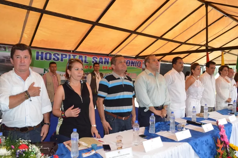 A la puesta en marcha del nuevo hospital llegaron gran parte del gobierno departamental, los representantes a la Cámara y un senador de la República.