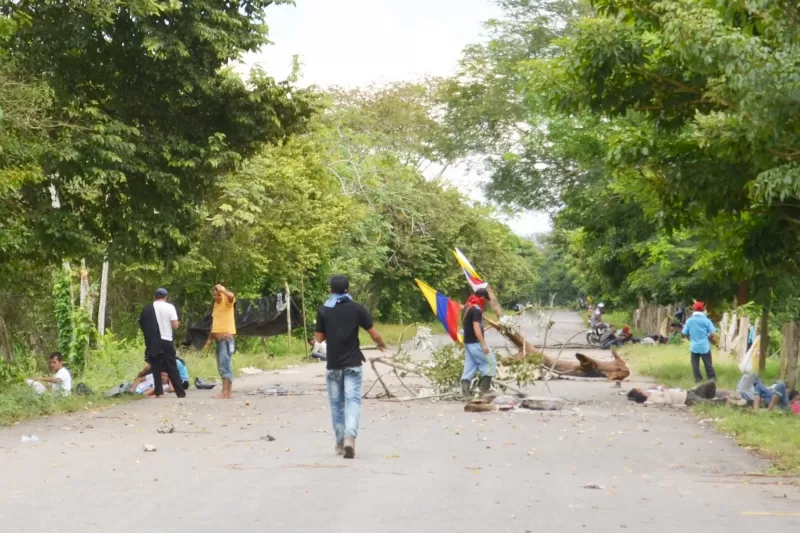 Este lunes la Mesa de Organizaciones Cívicas y Populares del departamento de Arauca reanudan dialogo con el Gobierno Nacional y Regional y abren parcialmente las vías que estaban bloqueadas.