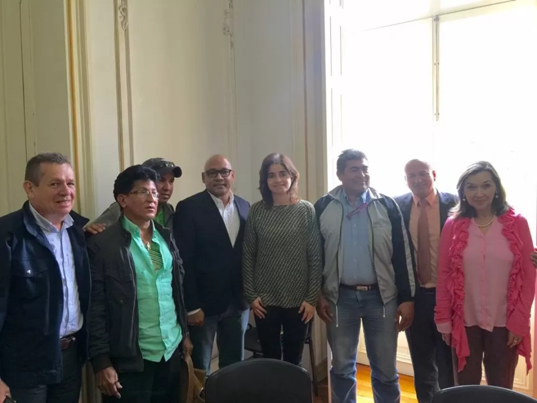 Alcalde de Arauca Luis Emilio Tovar junto a la Viceministra de Cultura Maria Claudia Lopez e integrantes del Consejo Municipal y Departamental de Cultura.