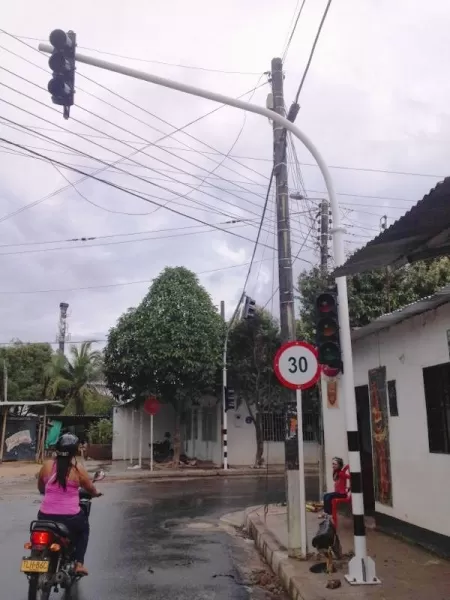 Este semáforo entrara en operación en los próximos días para mejorar la movilidad en el barrio meridiano 70 de Arauca.