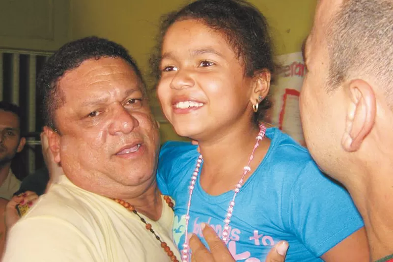 Nhora Valentina Muñoz fue recibida por su padre después de estar 19 días secuestrada por un grupo armado ilegal en el departamento de Árauca.