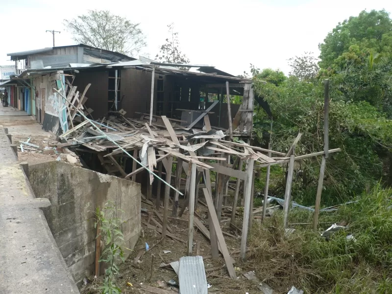 Esta es la casa que había sido adecuada para cometer el acto terrorista que dejo tres personas muertas en Puerto Jordán, Tame.