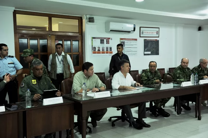 En Arauca, el Presidente Juan Manuel Santos se reunió con el Ministro de Defensa, Juan Carlos Pinzón, y los Altos Mandos militares y policiales en la sede de la Brigada número 18 del Ejército Nacional. Foto: Javier Casella - SIG.