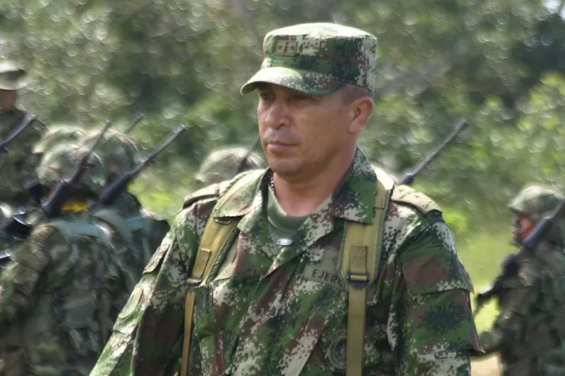 Por una investigación por falsos positivos en la Guajira se entregó a la Fiscalía el coronel César Oswaldo Morales comandante de la Brigada 18 del Ejército en Arauca.