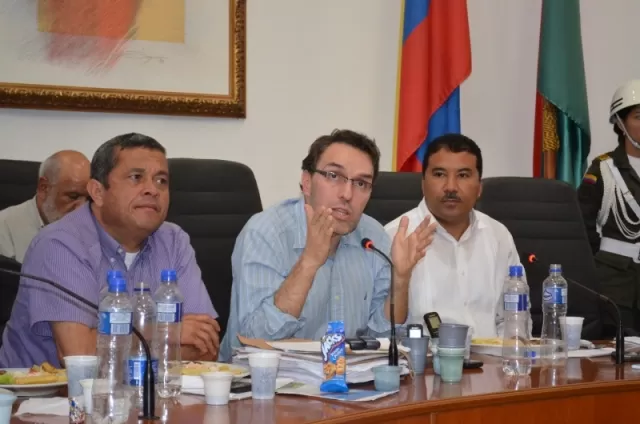 Ganaderos de Arauca y Gobierno Nacional llegaron a un cuerdo para iniciar el ciclo de vacunación contra la aftosa, con la suspensión temporal del sistema de identificación del ganado conocido como chapeta.    