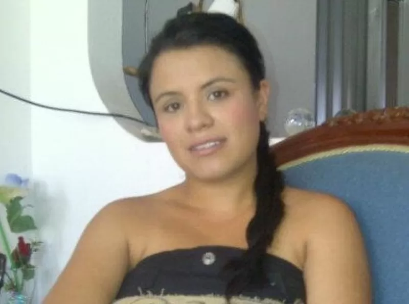 Madre de tres niñas.