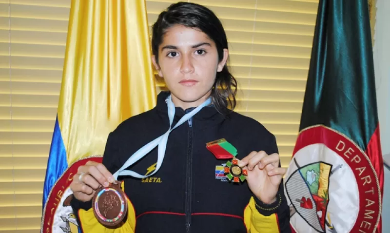 La medallista de bronce recibió una condecoración por parte del gobierno departamental de Arauca.