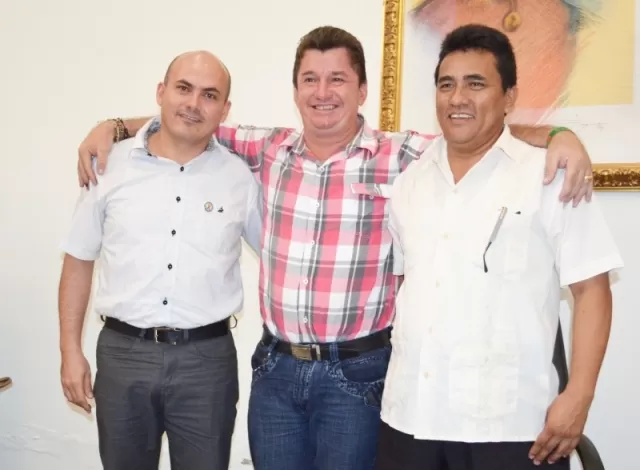 Nueva mesa directiva de la Asamblea de Arauca Miguel Eduardo Parra Walteros (centro), William Cárdenas Gutiérrez (izq) primera Vicepresidencia, Wilson Carrillo Antolinez, Walteros (der), segunda Vicepresidencia.