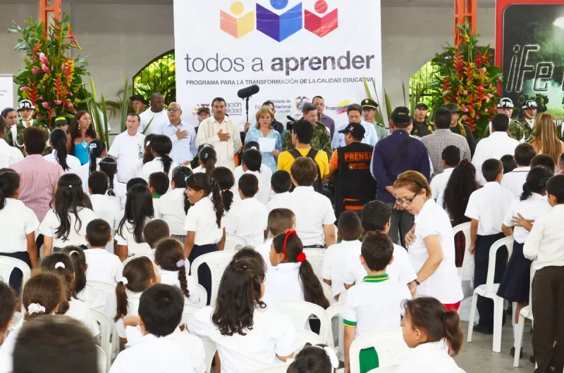 Es un programa del Ministerio de Educación que busca mejorar la calidad de educación que reciben los niños colombianos.