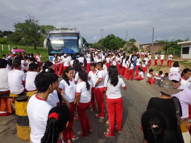 El transporte intermunicipal en el departamento de Arauca está semi paralizado por la protesta que realizan los estudiantes en los 7 municipios.