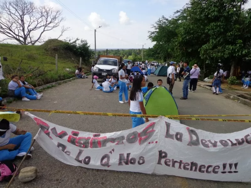Los estudiantes han obstaculizado las principales vías terrestres del departamento de Arauca.