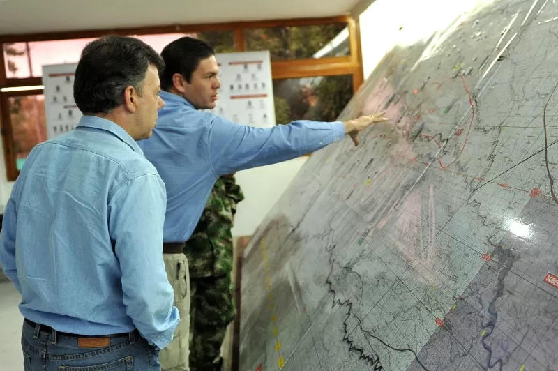 El presidente Juan Manuel Santos y el ministro de defensa Juan Carlos Pinzón durante el consejo de seguridad realizado en Arauca. Foto:  SIG.