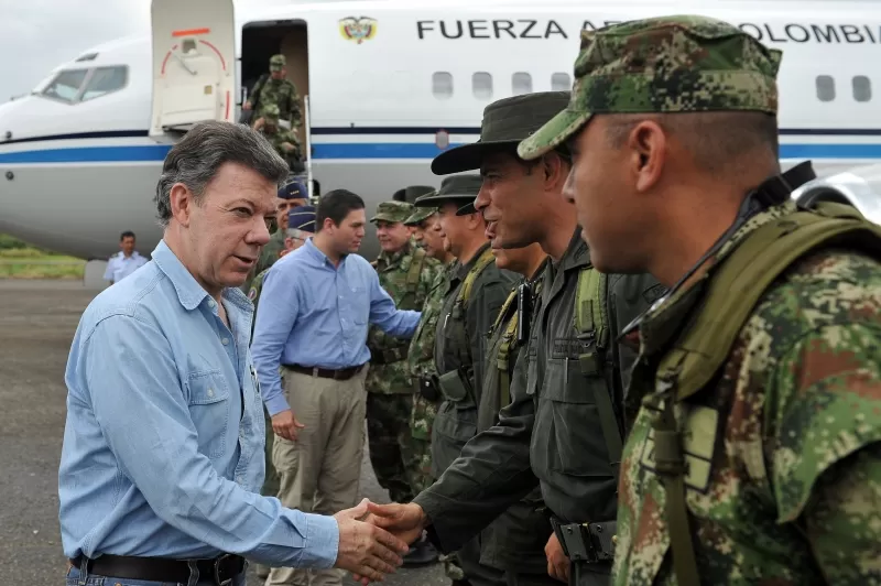 El presidente Juan Manuel Santos a su llegada al departamento de Arauca para tratar la situación de orden público despues de la muerte de 11 militares a manos de las Farc. Foto:  SIG.