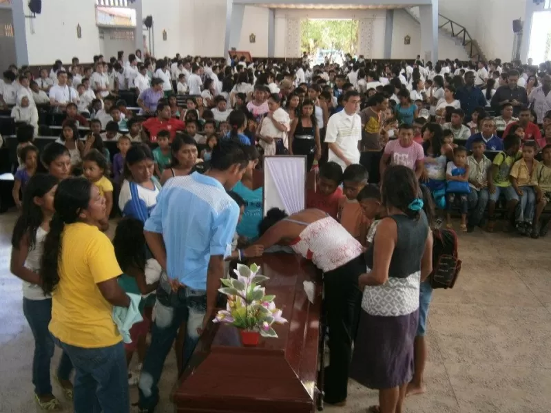 El día anterior se cumplió se sepelio del indigena que fue asesinado en zona rural del municipio de Tame. Las autoridades iniciaron la investigación para detener a los responsables. Foto: Cayo Mario Sepulveda.