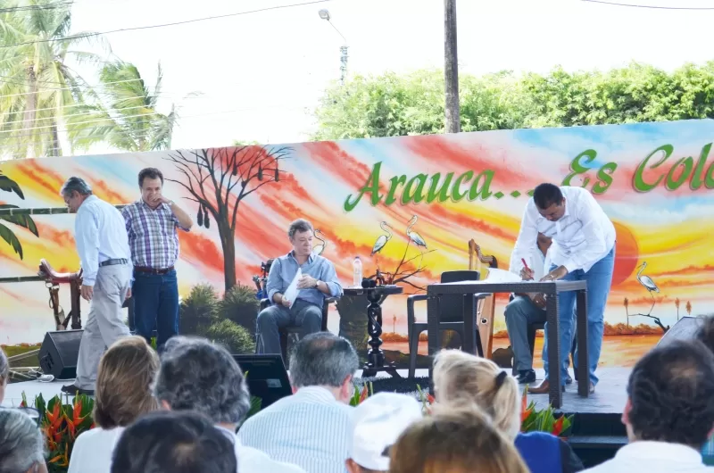 El gobernador del departamento de Arauca Facundo Castillo firmó en contrato plan junto a los alcaldes de los municipios.