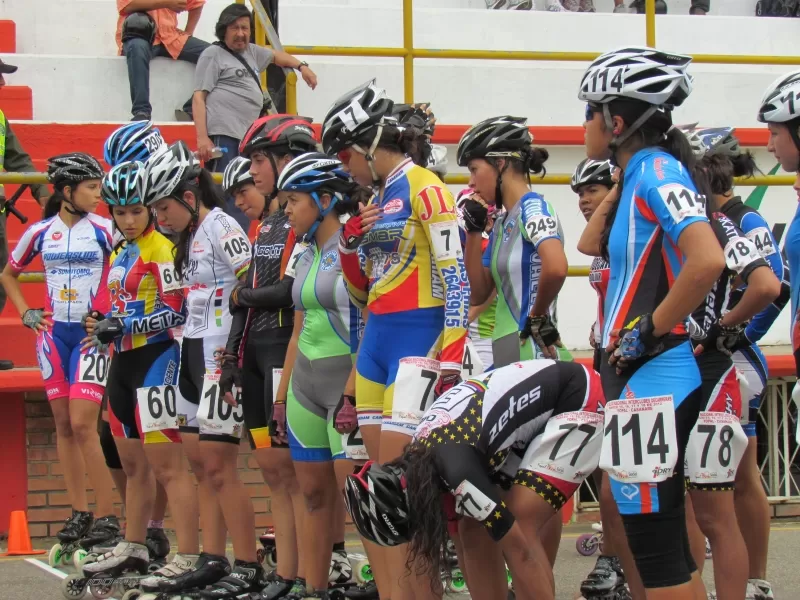 Patinadoras que participan en la IV valida Nacional que se desarrolla en la ciudad de Yopal, Casanare.