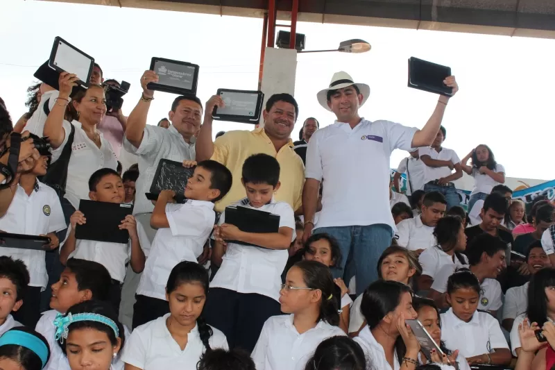 Además del punto Vive Digital los casanareños recibieron 1125 tabletas para la educación de Yopal.