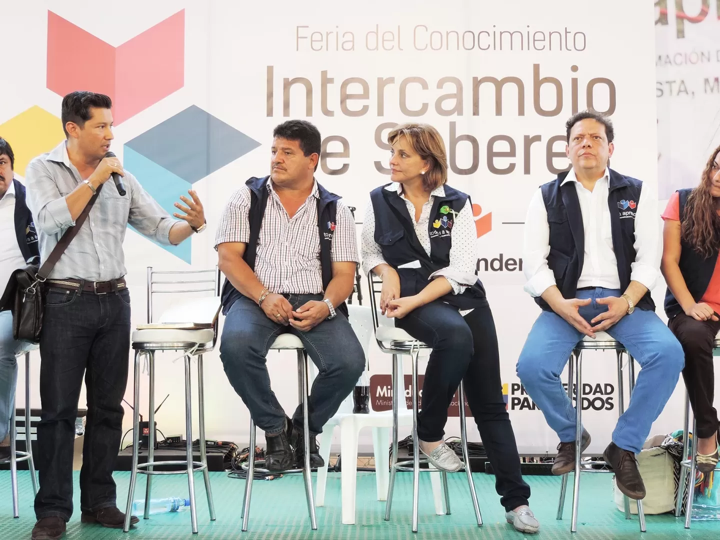 Recursos para infraestructura educativa, mejoramiento de las condiciones salariales de los docentes, cobertura de internet, apoyo a programas de bilingüismo y proyectos en curso para el sector pidió alcalde de Aguazul, Casanare.