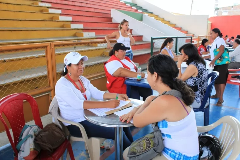 Mas de mil familias llegaron al Coliseo Mauricio Naranjo para participar en la convocatoria extraordinaria para postularse a subsidios de vivienda de interés social en Yopal.