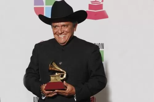El Cholo Valderrama recibió el primer Grammy Latino para la música llanera en Houston Texas.
