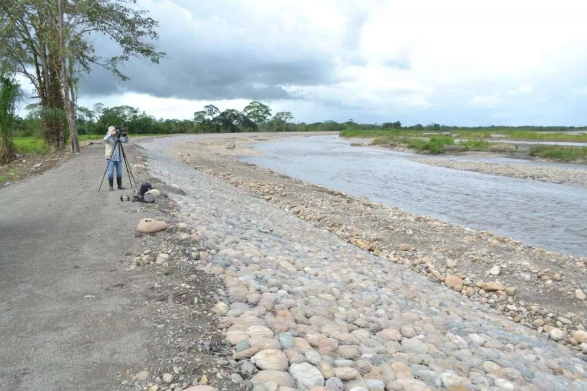 Sobre el dique perimetral que se construirá en el río Guayuriba a la altura de la vereda río Negrito.