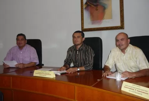 <p>Juan Carlos Santamar&iacute;a de Convergencia Ciudadana, Presidente(centro). Pedro Jes&uacute;s Orjuela del Partido Liberal, Primer Vicepresidente (izquierda). William C&aacute;rdenas del Partido de Unidad Nacional, Segundo Vicepresidente (derecha). Foto: Javier Sepulveda.</p>
