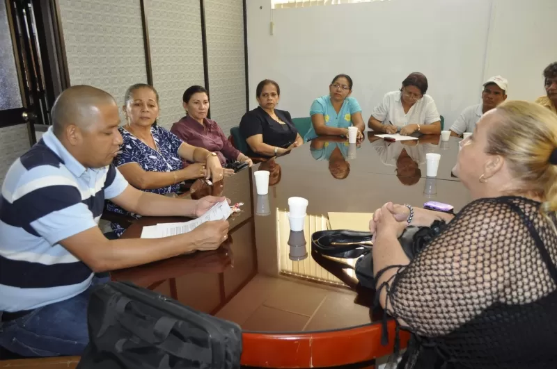 El alcalde de Arauca Luis Emilio Tovar se reunió con los profesores del colegio Santander primaria, donde prometió que este será recuperado.