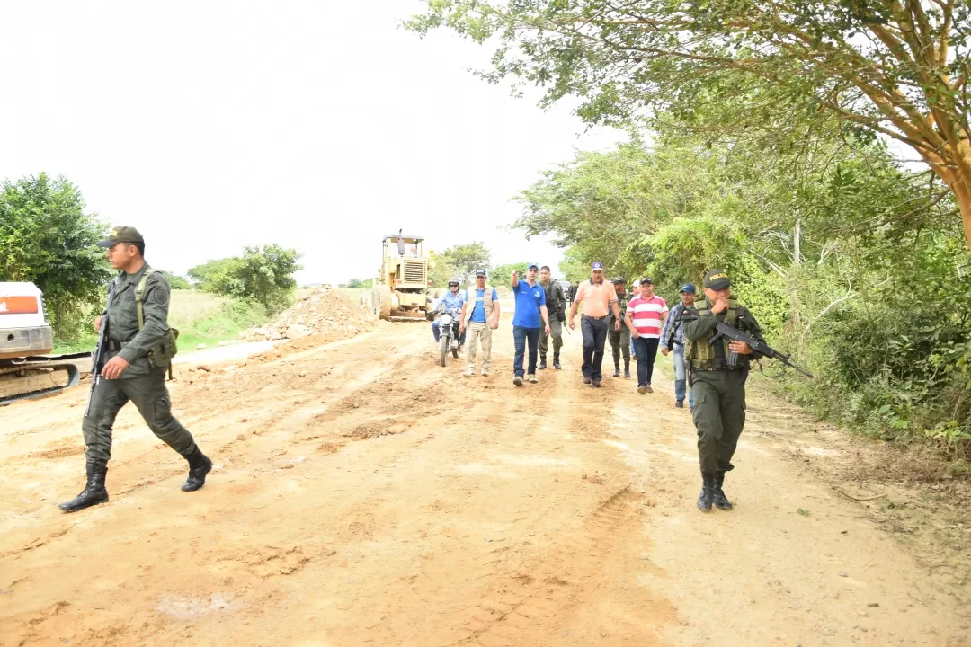 Gobernador de Arauca, Facundo Castillo, ordenó a contratistas que se reactiven los trabajos de obra de infraestructura física que se ejecutan en el municipio de Cravo Norte.