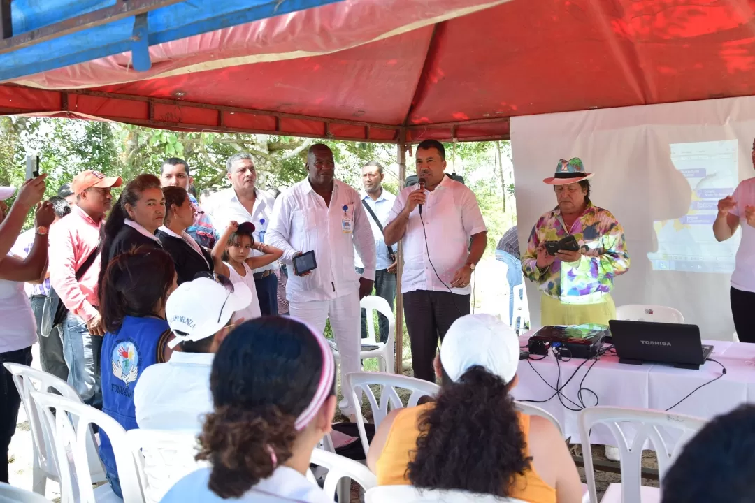 Gobernador Facundo Castillo Cisneros durante el acto simbólico de la adquisición del predio para el parque Industrial Desarrollo de Santa Barbará de Arauca.