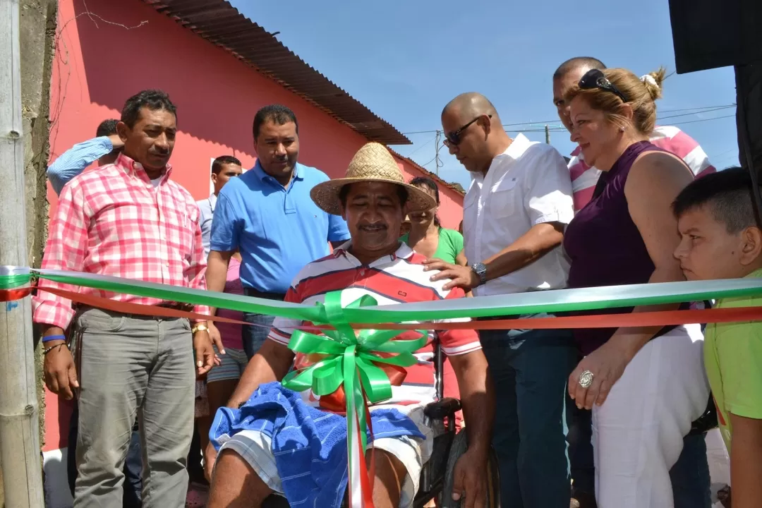 Viviendas construidas en sitio propio entregaron alcalde del municipio de Arauca y gobernador de Arauca.