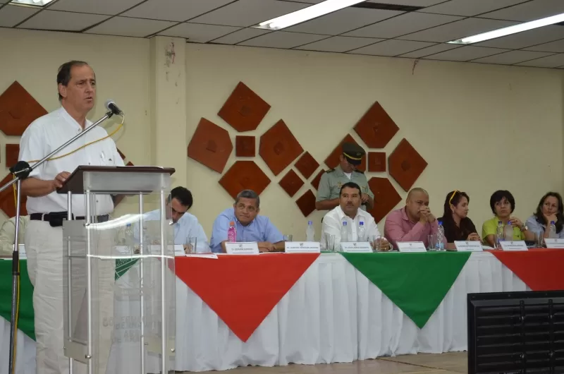 El ministro de Agricultura y Desarrollo Rural, Juan Camilo Restrepo Salazar dijo a los ganaderos de Arauca que la trazabilidad y la vacunación antiaftosa continuaran y no son negociables.