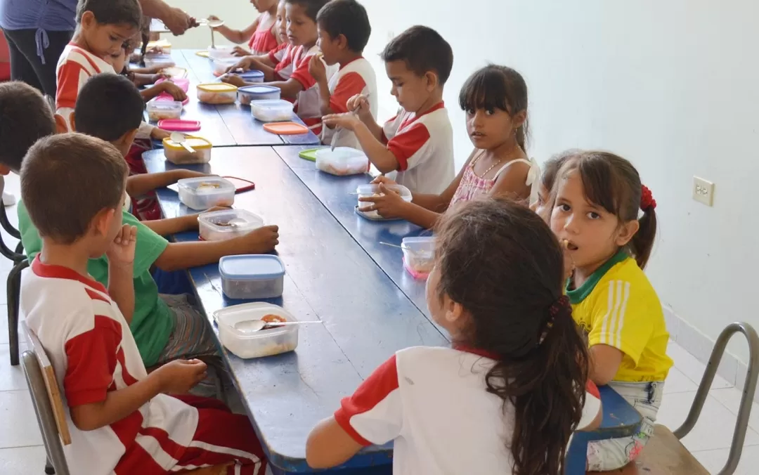 La alcaldía de Arauca anunció que el Ocad autorizó transporte y alimentación escolar hasta terminar el calendario académico 2015 para los estudiantes del municipio de Arauca.