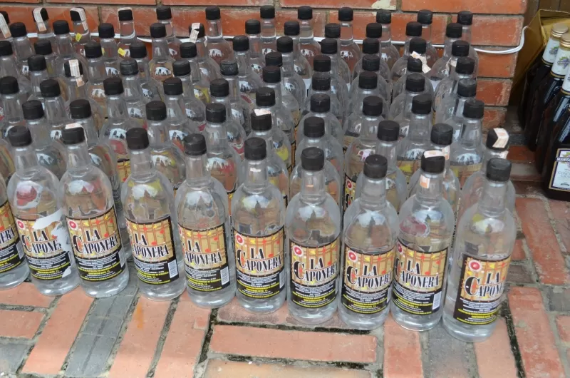 Estas botellas de aguardiente caponera, traído desde Venezuela.