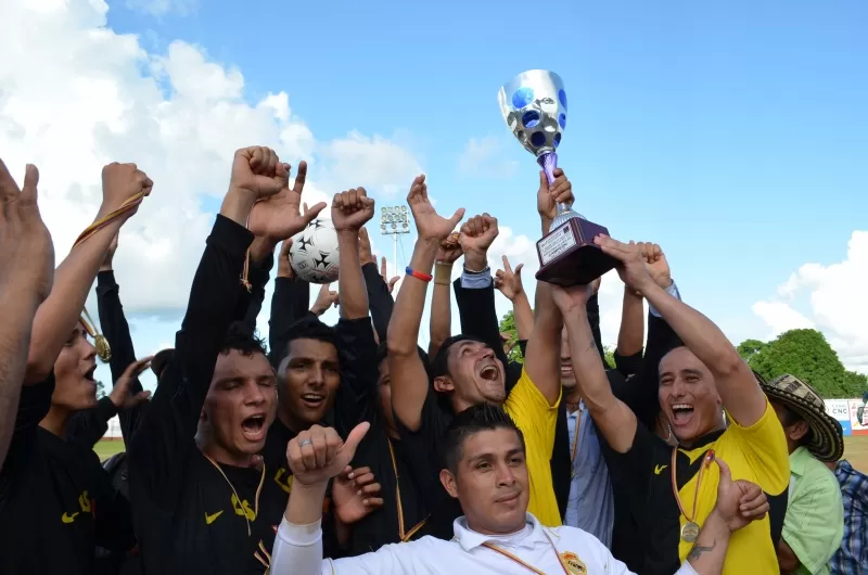 El barrio San Luis ganó la copa de Campeones Interbarrios, en un partido que se realizó en la cancha las Corocoras de Arauca.