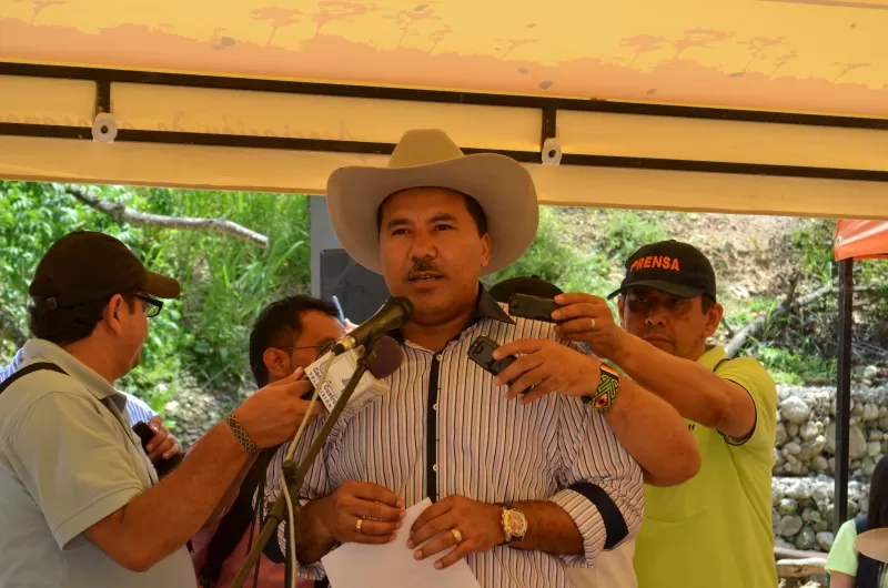 Facundo Castillo, gobernador departamento de Arauca, en el inicio de las obras del nuevo puente sobre el río Tame.