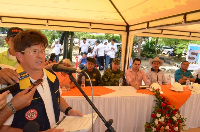Carlos Iván Márquez,  director de la Unidad Nacional para la Gestión del Riesgo de Desastres, en el inicio de las obras del nuevo puente sobre el río Tame.