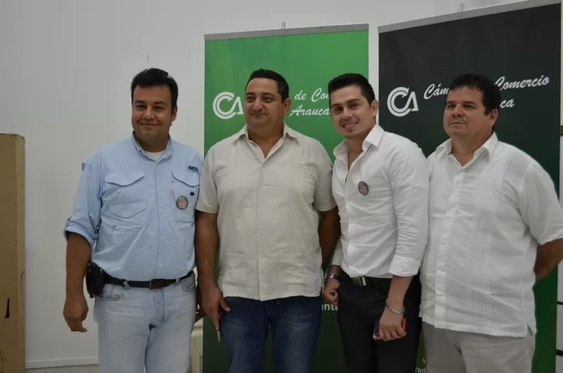 Los elegidos (izq a der) Eric Arciniegas, Luis Mario Posso Parales, Holman Fuentes, Benjamín Moreno, tomarán posesión en la junta directiva de la Cámara de Comercio de Arauca el 1 de julio de 2012.