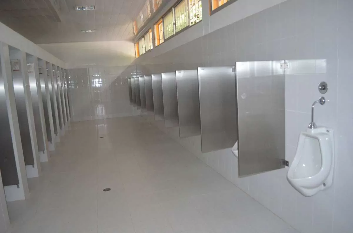Baños nuevos para el colegion nacional La Frontera.