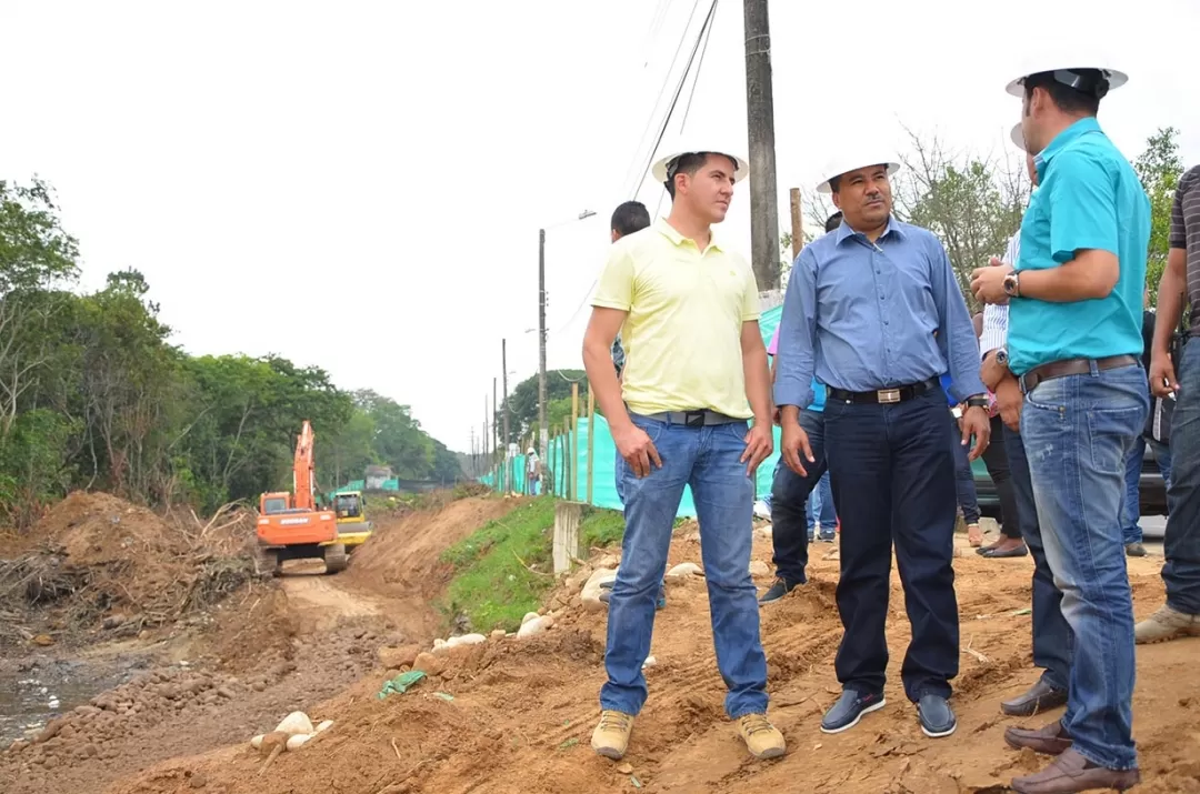 Avanza Construcción de doble calzada en la capital araucana. Gobernador supervisó trabajos de obra.
