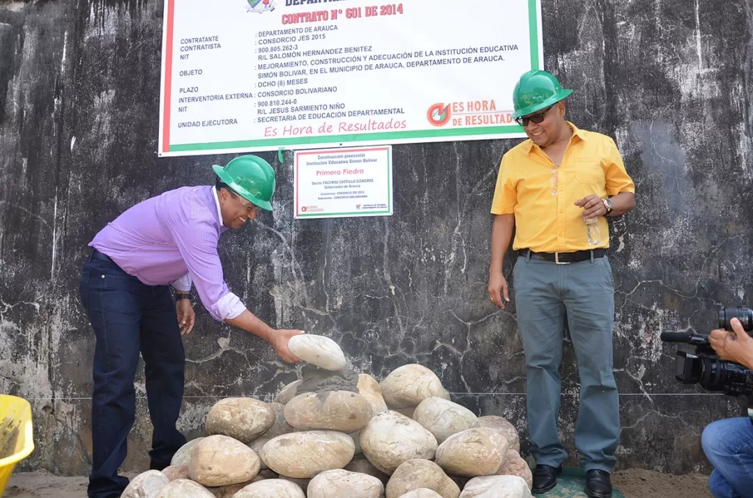Gobernador inauguró infraestructura de áreas Técnicas en colegio Simón Bolívar, y colocó primera piedra para continuar con proyecto.