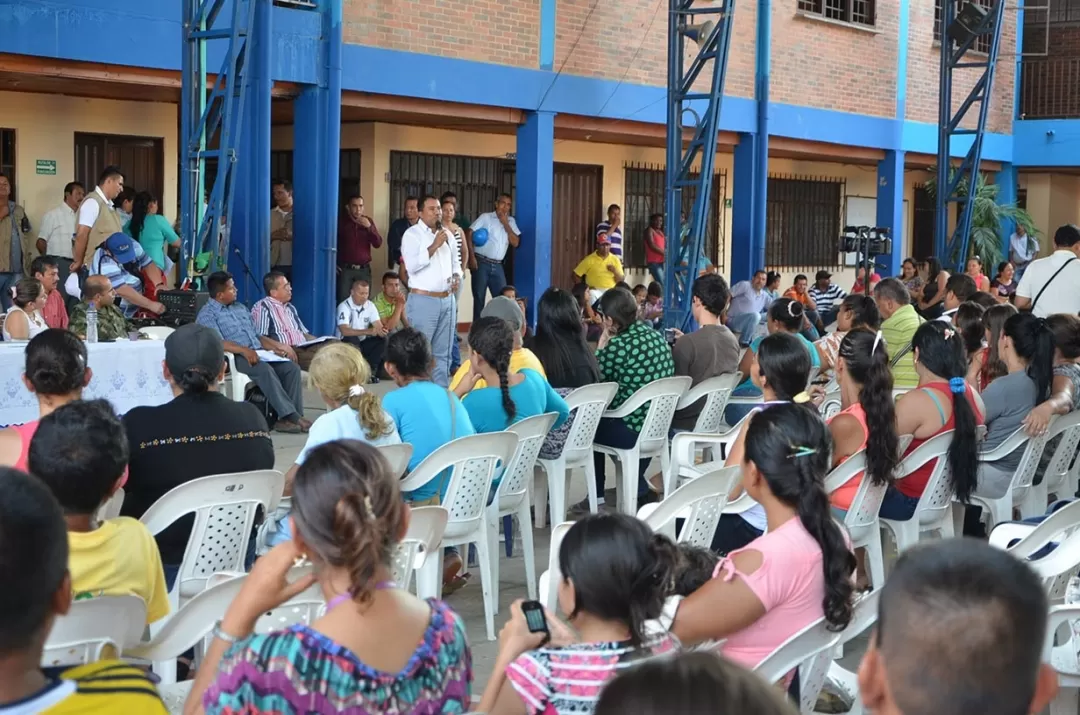 Una salida negociada a la situación presentada por la falta del servicio de transporte escolar en el departamento de Arauca en lo atinente al sector rural se dio este martes.