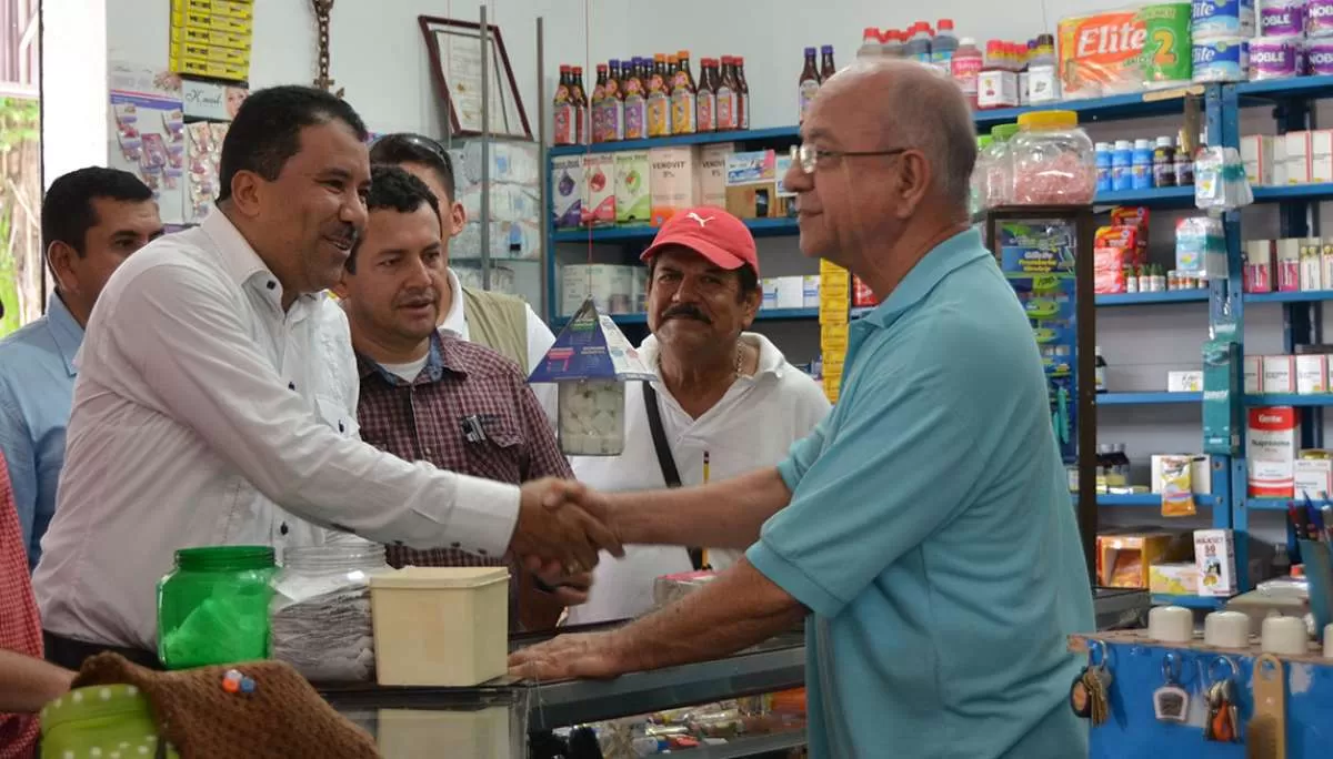 Llega gobernador de Arauca, Facundo Castillo, principalmente en visitar el comercio y dialogar con los comerciantes.
