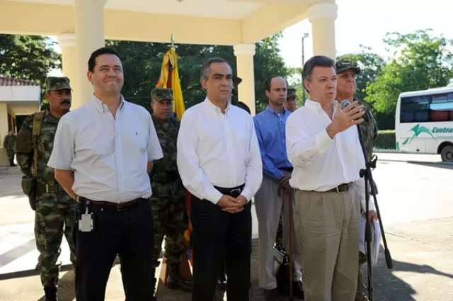 El Gobierno Nacional aumentará el número de efectivos del Ejército y creará un Gaula militar en Arauca, anunció este lunes el Presidente Juan Manuel Santos, al finalizar el Consejo de Seguridad en la capital de ese departamento. Foto: Javier Casella - SIG.