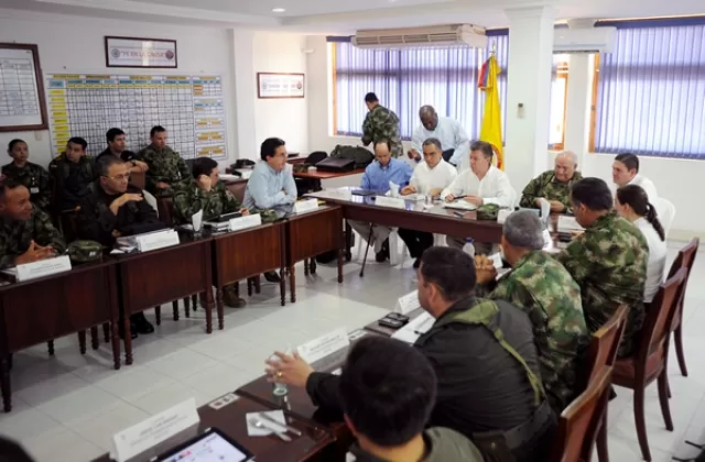 El Presidente Juan Manuel Santos encabezó este lunes un Consejo de Seguridad en Arauca, para analizar la situación de orden público en el departamento. Asistieron el Ministro de Defensa, el Consejero de Seguridad Ciudadana y los altos mandos de las Fuerzas Armadas. Foto: Javier Casella - SIG.