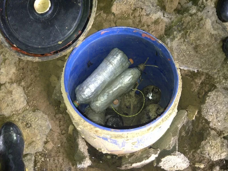 Elementos para armar los artefactos explosivos.